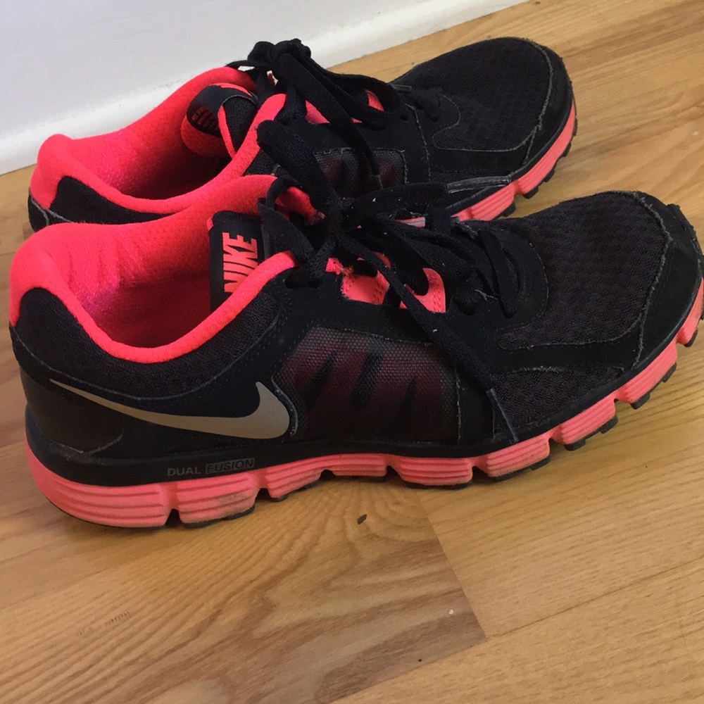 Nike Dual Fusion shoes